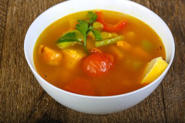 Sıcak somon çorbası