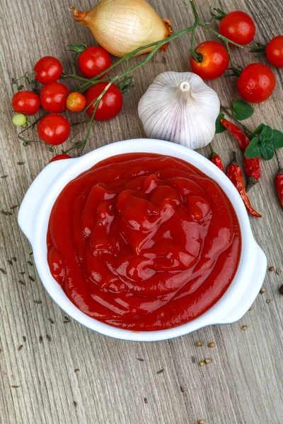 Parlak domates ketçap — Stok fotoğraf
