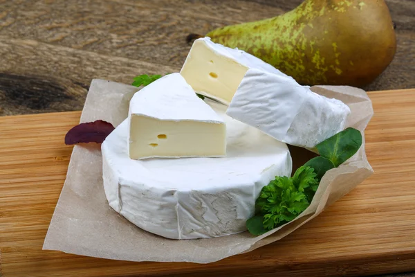 Köstlicher Camembert-Käse — Stockfoto
