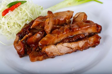 Teriyaki tavuk otlar ile