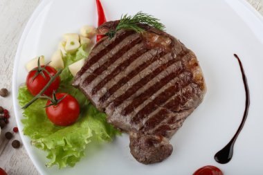 Izgara antrikot biftek