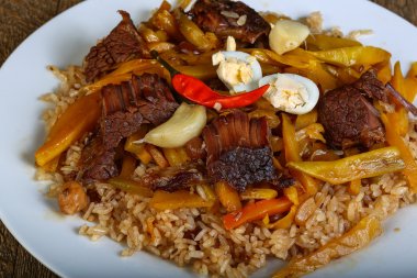 Sığır eti lezzetli pilav