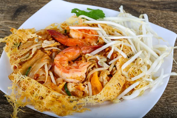 Sabroso Pad Thai con camarones —  Fotos de Stock