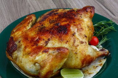 Sıcak lezzetli ızgara tavuk