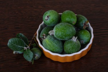 Taze olgun Feijoa meyve