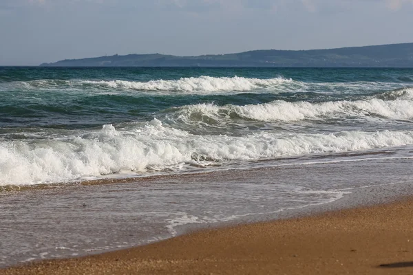 Svarta havets kust med vågor — Stockfoto