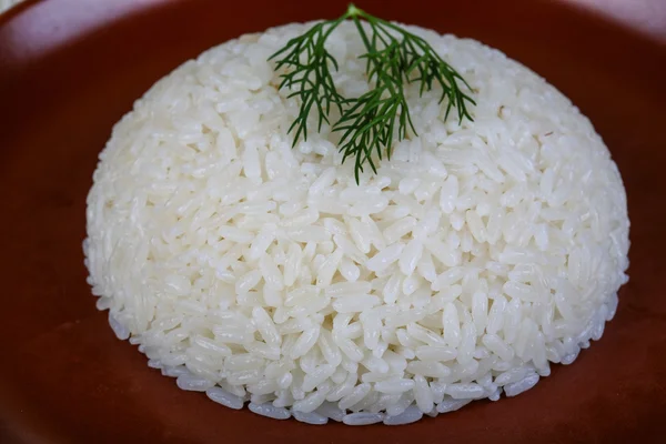 Warme gestoomde rijst met dille — Stockfoto