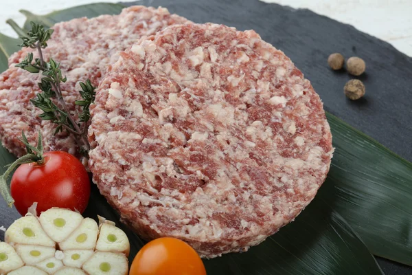 Ruwe Hamburger kotelet — Stockfoto