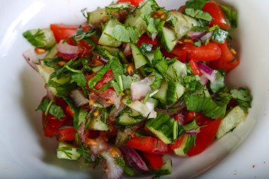 Domates ve salatalık salatası.