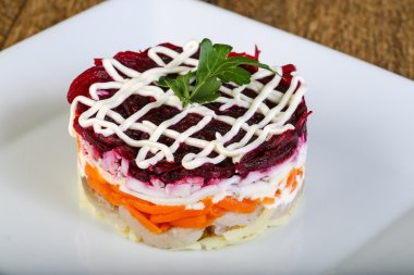 Rus ringa balığı salatası