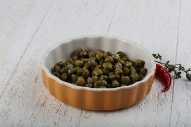 Kabın içinde turşu Kapari