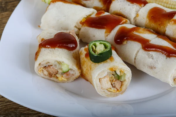 Spring rolls with tamarind sauce — Stock Photo, Image