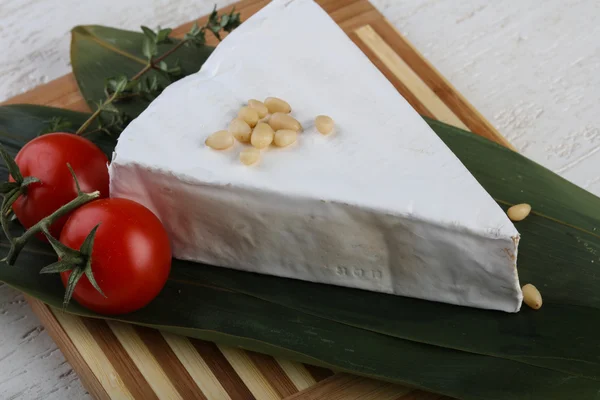 Gustoso formaggio Brie — Foto Stock