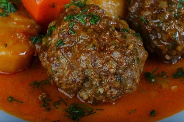 Мясо с мясом и картошкой — стоковое фото