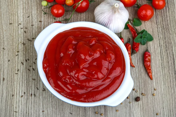 Ketchup de roșii strălucitoare — Fotografie, imagine de stoc