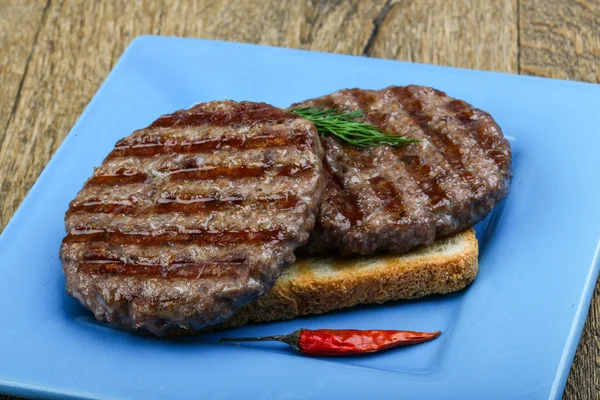 Szelet grillezett burger — Stock Fotó