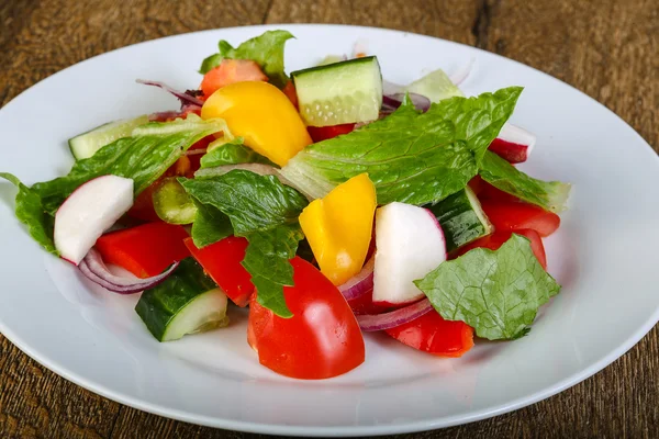 Salada de legumes fresca saborosa — Fotografia de Stock