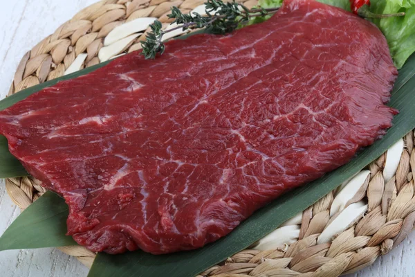 Syrový hovězí steak — Stock fotografie