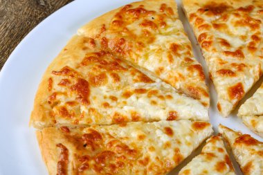 Dilimlenmiş peynir ekmek