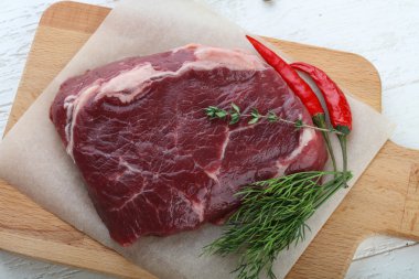 çiğ antrikot biftek