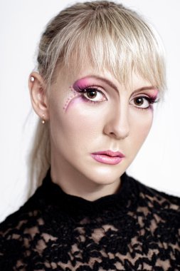Yaratıcı makyaj moda bayan. Stüdyo vurdu