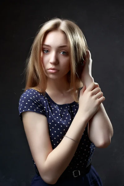 Retrato de mulher bonita com maquiagem diária fresca . — Fotografia de Stock