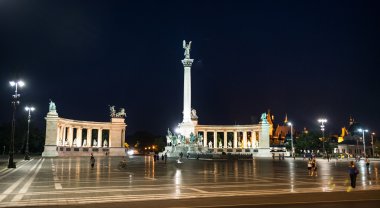 Gece Budapeşte'kahramanlar Meydanı