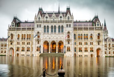 Ulusal Macaristan Parlamentosu'nun bina giriş