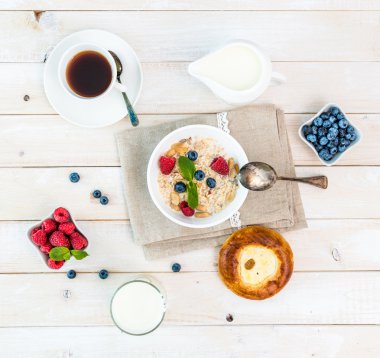 Müsli ile sağlıklı bir kahvaltı.