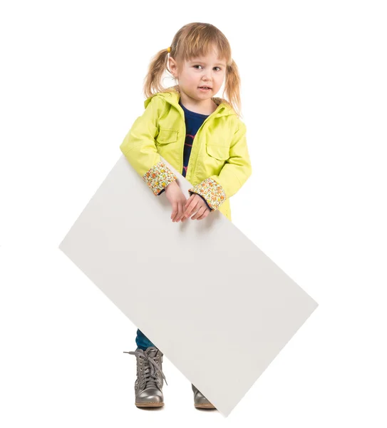 Mignonne petite fille avec feuille vierge dans les mains — Photo