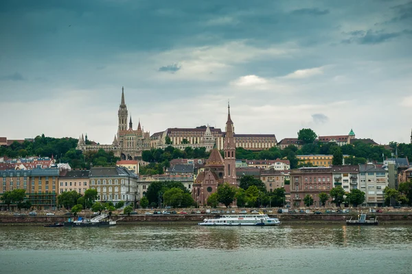 Malowniczy widok na Budapeszt z Danube — Zdjęcie stockowe