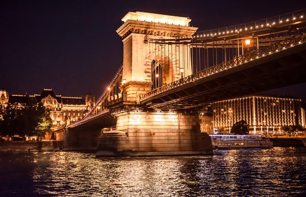 Vacker natt syn på Liberty Bridge — Stockfoto