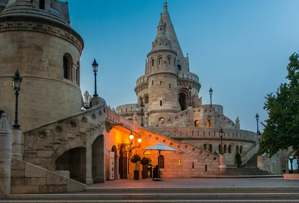 Fisherman's Bastion werf in avond — Stockfoto