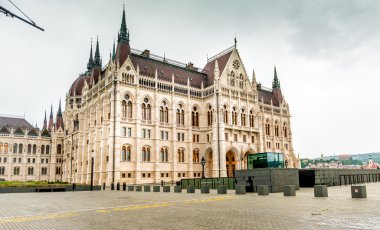 Ulusal Macaristan Parlamentosu'nun bina giriş
