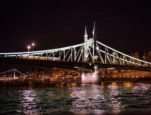 Beautiful night view on the Liberty Bridge — Stock Photo, Image