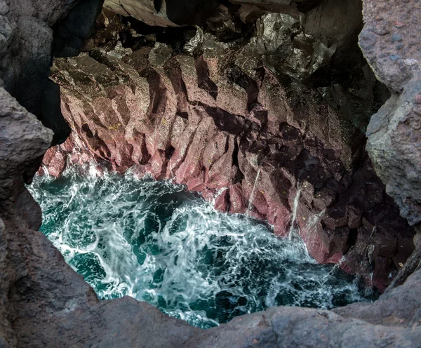 물 스트림 Cueva 드 로스 Verdes 동굴 내부 — 스톡 사진