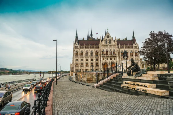 Ulusal Macaristan parlamento binasının görkemli görünümü — Stok fotoğraf