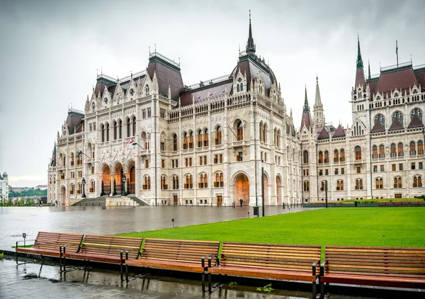 Ulusal Macaristan Parlamentosu'nun bina giriş — Stok fotoğraf