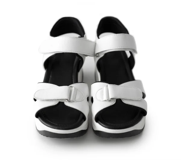 Красивые белые детские сандалии с черным внутри — стоковое фото