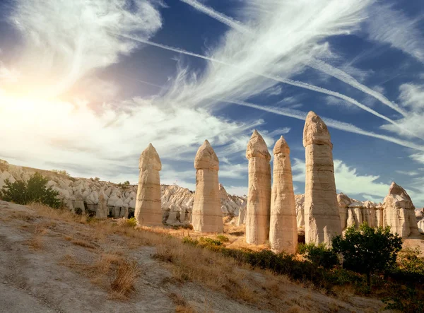 Enormes estructuras formadas naturalmente en Love Valley —  Fotos de Stock