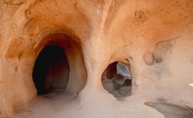 Kapadokya 'daki yeraltı şehrinin içinden geçiş