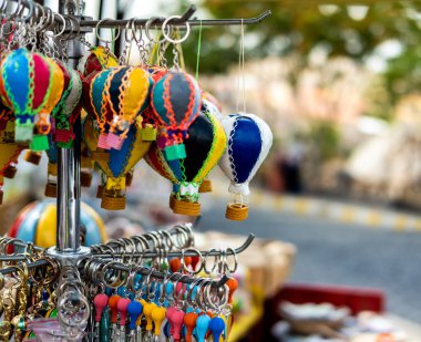 Sıcak hava balonları Türk pazarında satılıyor.
