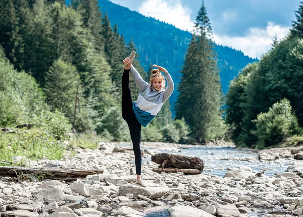 Teenage girl dancing standing on stone — Stock Photo, Image