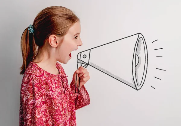 Niña gritando en el dibujo de megáfono — Foto de Stock