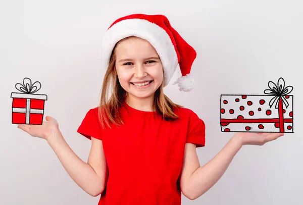 Menina segurando Natal apresenta esboço — Fotografia de Stock