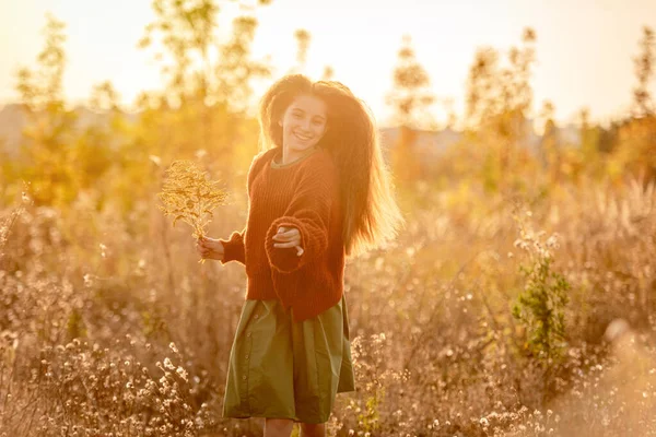 Happy teenage girl walking in autumn nature — Stock Photo, Image