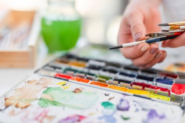 Fırçalar ve suluboya