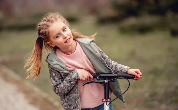 Little girl with scooter — Stock Photo, Image