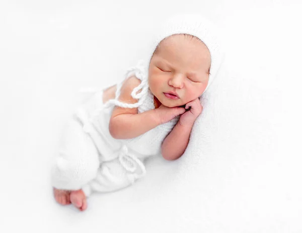 Newborn boy sleeping — Stock Photo, Image