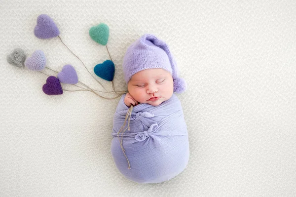 Yeni doğmuş kız bebek fotoshop — Stok fotoğraf
